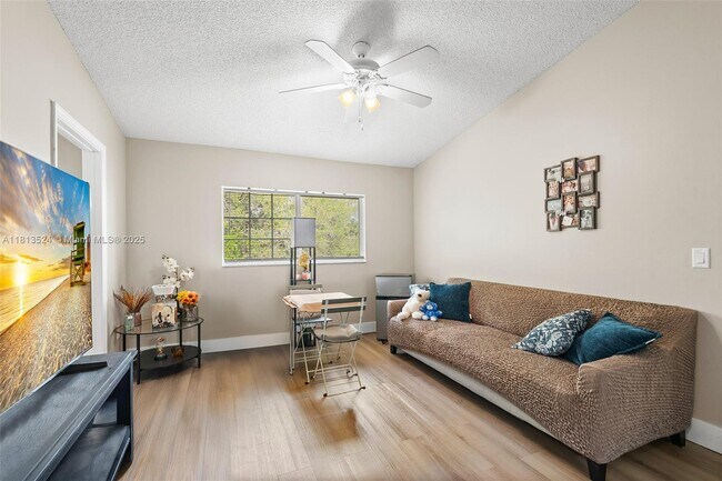 Foto del edificio - 3690 N 56th Ave