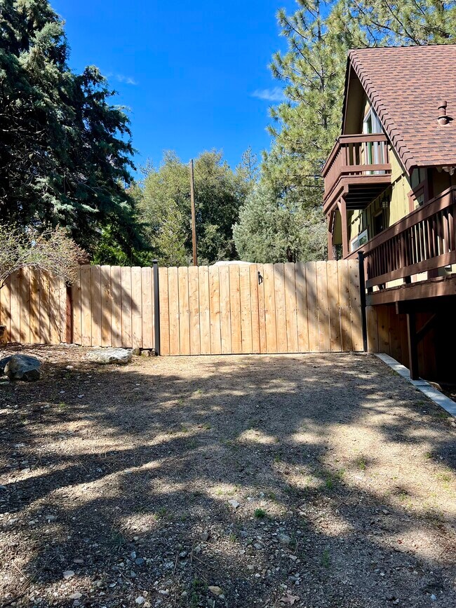 Building Photo - 16008 Wildwood Dr