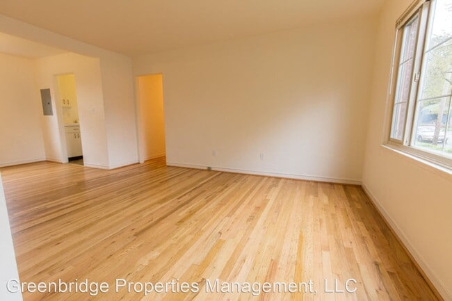 Building Photo - 815 SE 42nd Ave