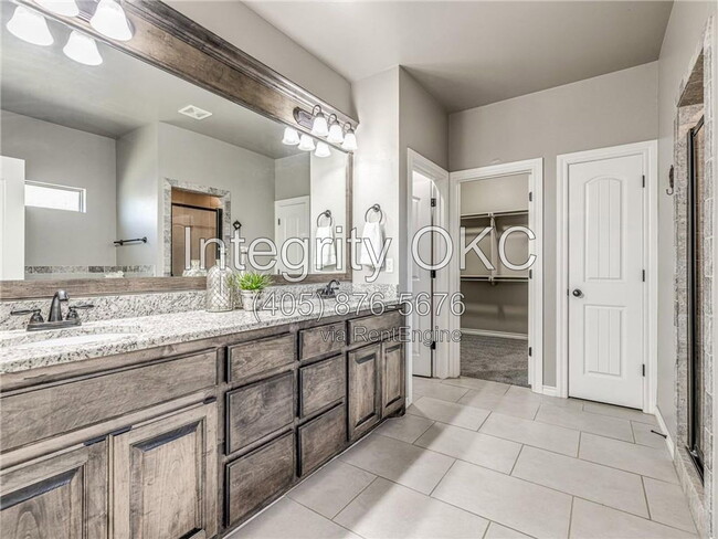 Building Photo - 16012 Redstem Wy
