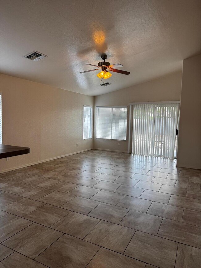 Foto del edificio - 14613 N 154th Ave