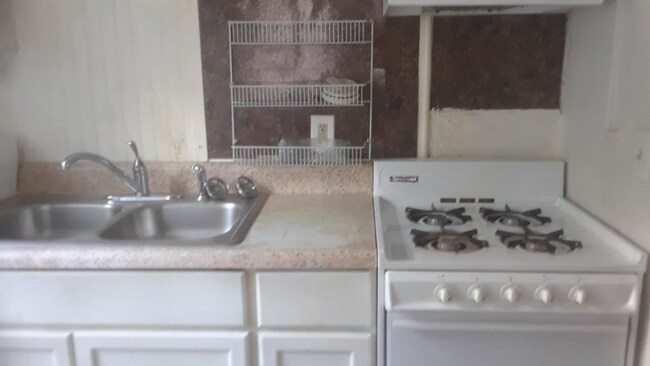 Foto del edificio - 2159 E Camp N Comfort Ln