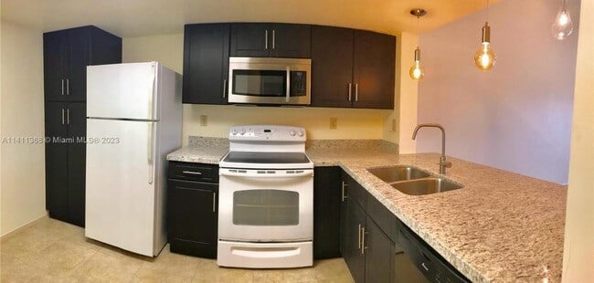 Building Photo - 485 SW 113th Way