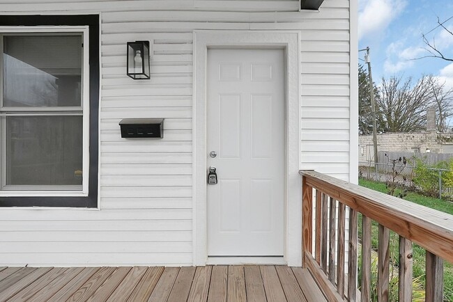 Building Photo - Renovated 3-Bedroom 2-Bathroom House $1700 monthly rent