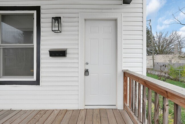 Foto del edificio - Renovated 3-Bedroom 2-Bathroom House $1700 monthly rent