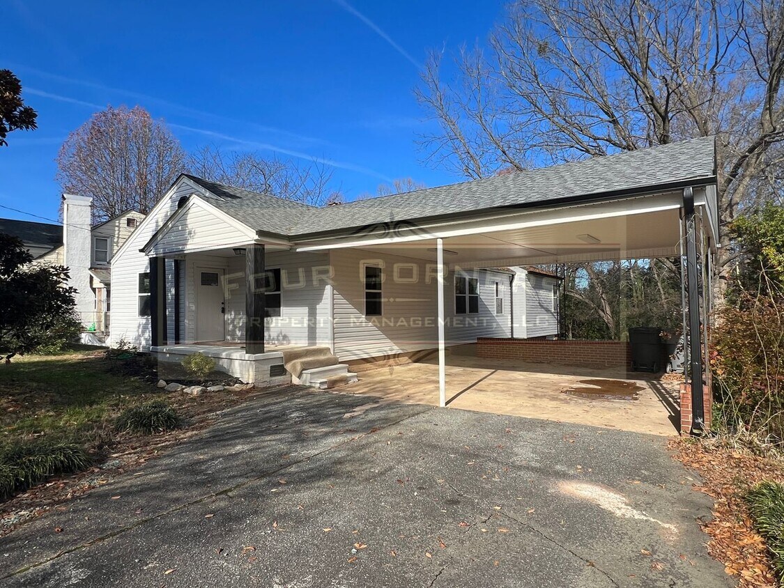 Primary Photo - Charming 3 Bedroom 2 Bath Home