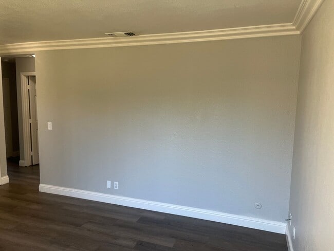 Building Photo - 4 Bed/3 Bath w/Loft.  HURRY won't Last Long!!!