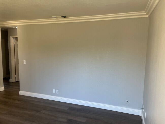 Foto del edificio - 4 Bed/3 Bath w/Loft.  HURRY won't Last Long!!!