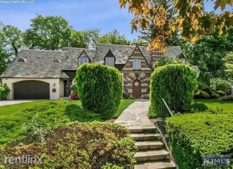 Primary Photo - 4 br, 4.5 bath House - 272 Maple Hill Dr