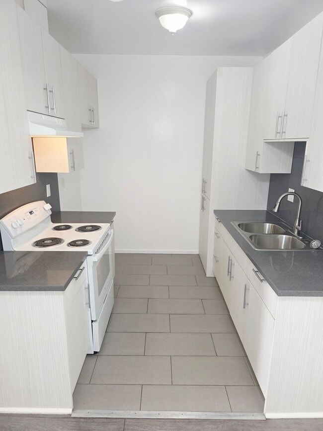 Building Photo - 124 N Brighton St