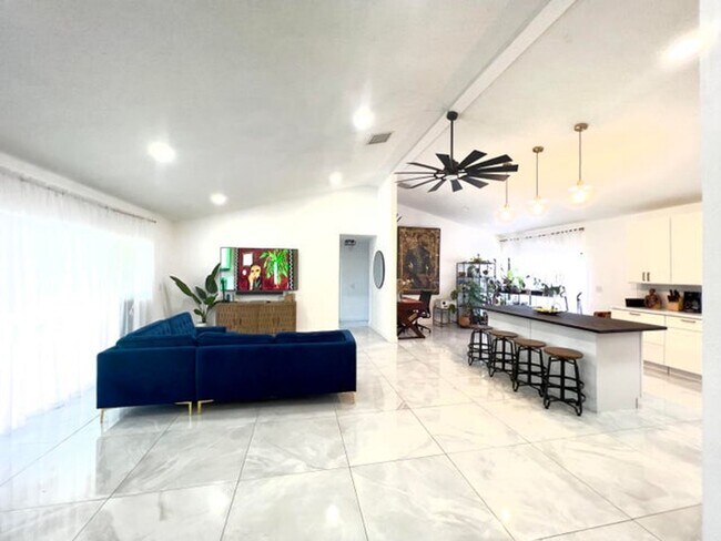 Foto del edificio - 8135 Winnipesaukee Way