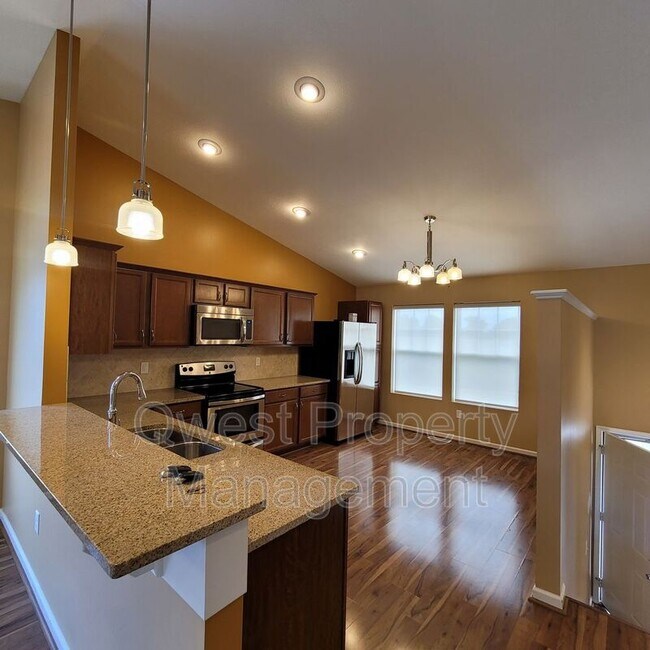Building Photo - 3753 Creek Way Dr SE
