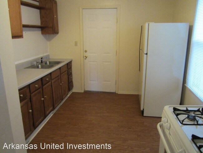 Building Photo - 2 br, 1 bath House - 181 Roosevelt Rd
