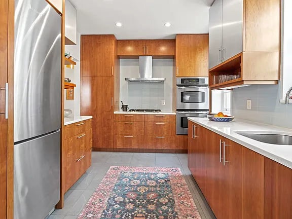 Foto del edificio - 34-14 81st St