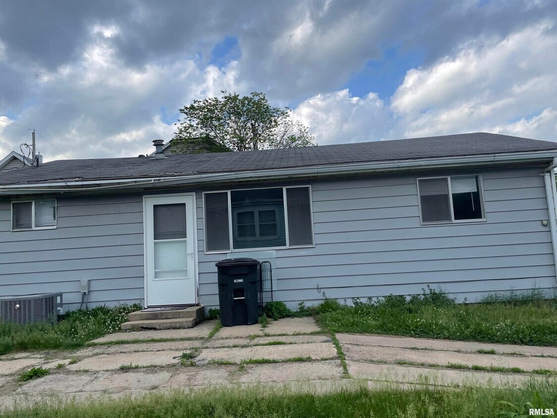 207 Minch St, South Pekin, IL 61564 Room for Rent in South Pekin, IL
