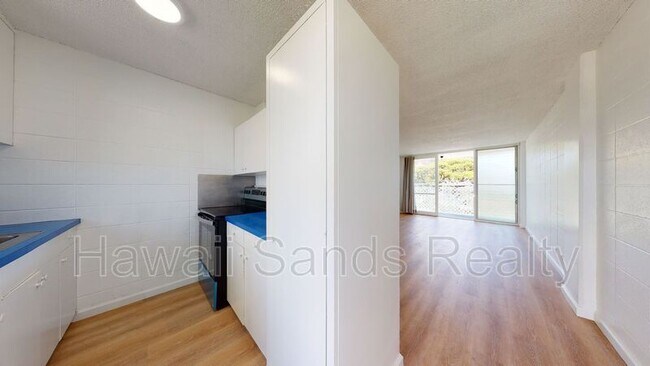 Building Photo - 3410 Leahi Ave