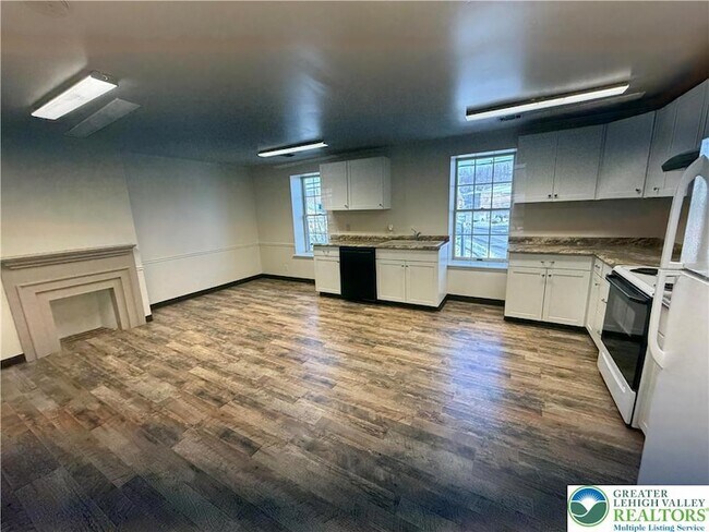 Foto del edificio - 100 W Main St