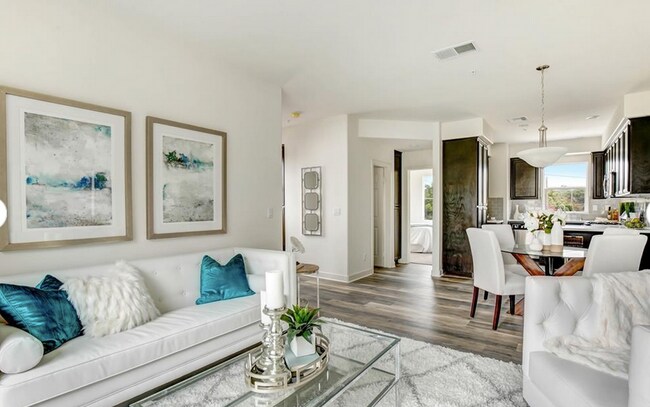 Building Photo - 707 Magnolia Ave