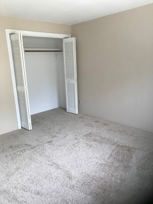 Large Closet’s - 27 Ernest Ave