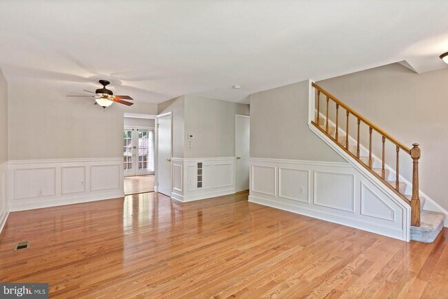 Building Photo - 2524 S Walter Reed Dr