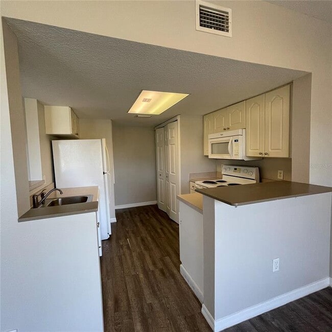 Building Photo - 621 Washington Palm Loop