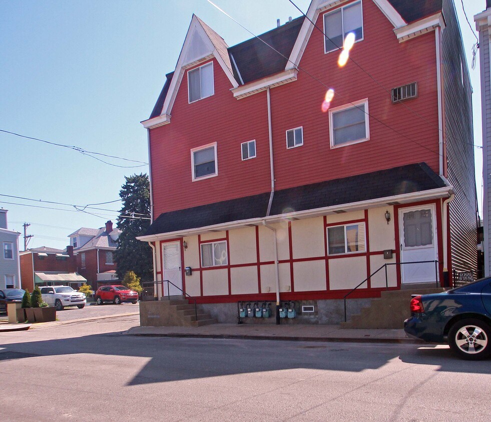 Primary Photo - 215 Ella St