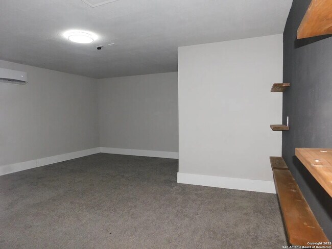 Building Photo - Room in Single Family Home on Sunshine Smt
