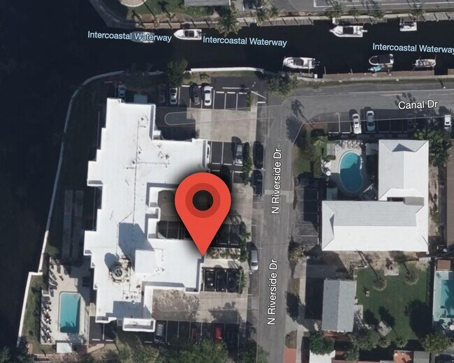 Building Photo - 1609 N Riverside Dr
