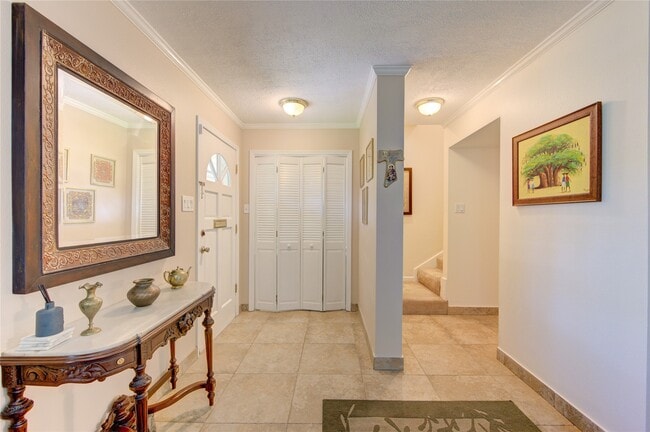 Building Photo - 824 Wax Myrtle Ln