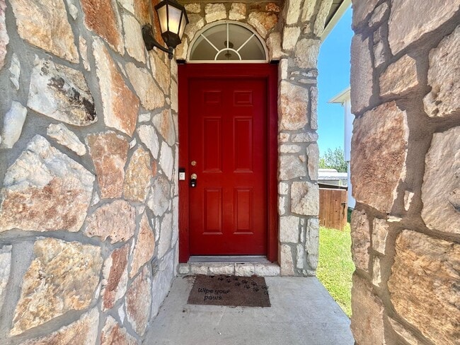 Building Photo - Charming Rustic Retreat – 3 Bed, 2 Bath Si...