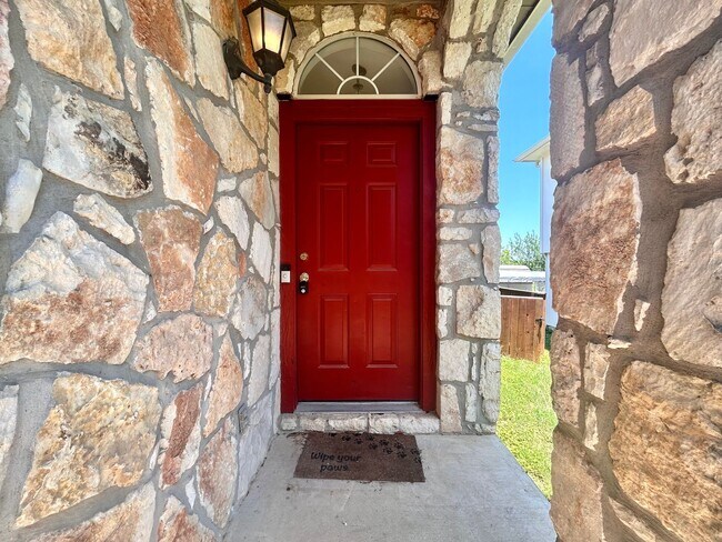 Foto del edificio - Charming Rustic Retreat – 3 Bed, 2 Bath Si...