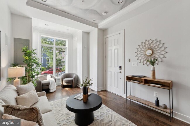 Foto del edificio - 652 L St NE