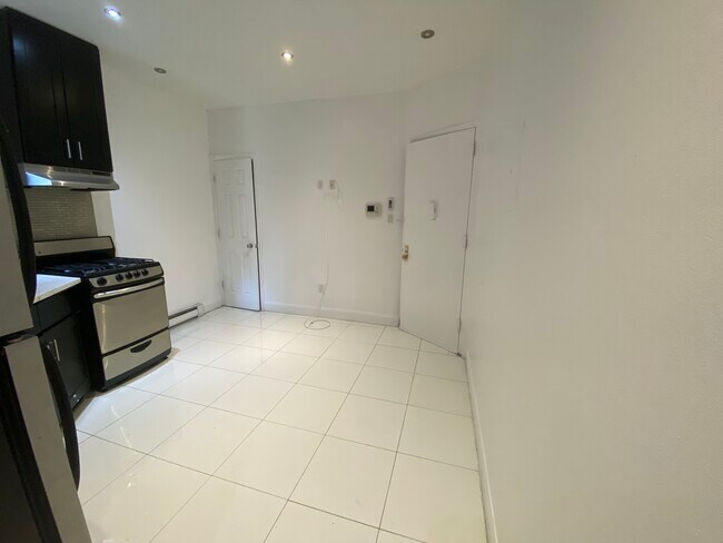 Foto del edificio - 302 W 114th St