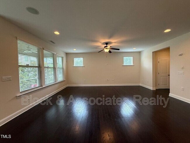 Building Photo - 238 Begen St