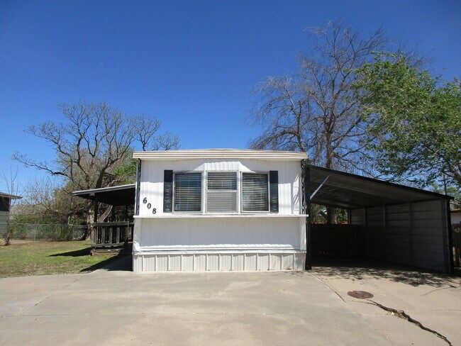 Foto del edificio - 2 bedroom 1.5 bath with Covered Deck and C...