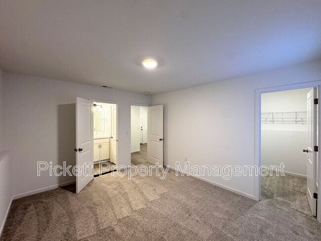 Foto del edificio - 10001 Kings Lndg Ave NW