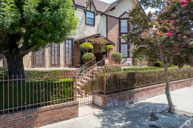 Building Photo - 9210 Van Nuys Blvd