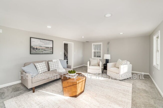 Building Photo - 28 W Main St