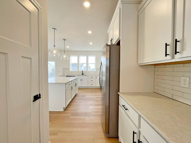 Building Photo - Gorgeous BRAND NEW Executive Home, never b...