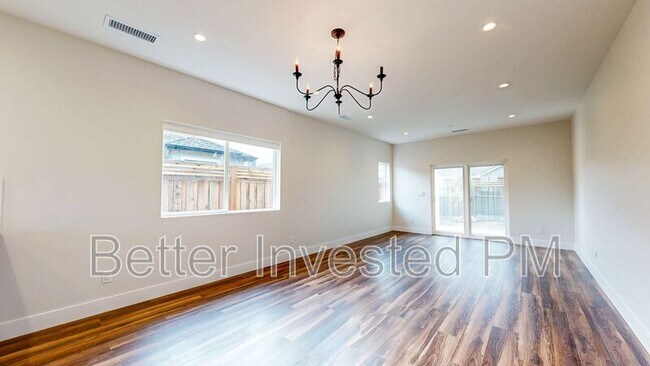 Foto del edificio - 4565 Brighton Dr