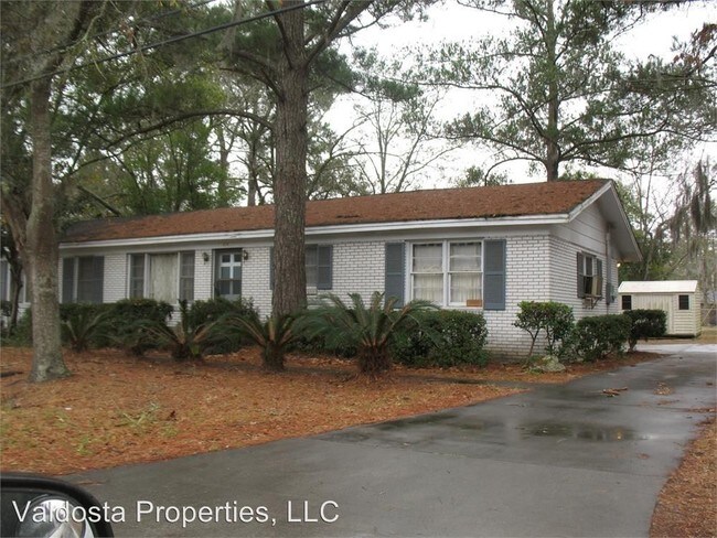 Building Photo - 4 br, 2 bath House - 1404 Lake Park Road