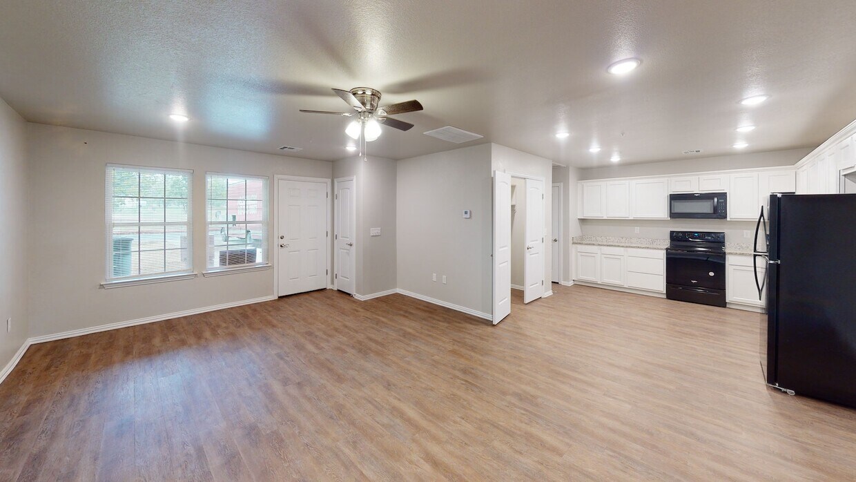 409 East Tonner Avenue, Unit Middle Townhouse for Rent in Calera, OK