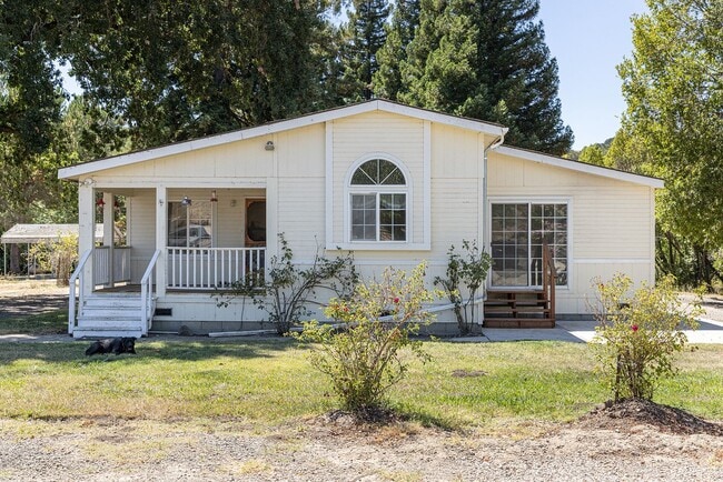 Building Photo - Rare Home, 3 Bedrooms, 2 Bathrooms, Rural Setting