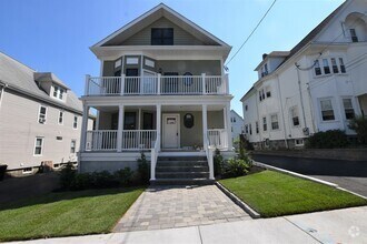 Building Photo - 147 Spruce St