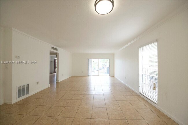 Foto del edificio - 6900 N Kendall Dr
