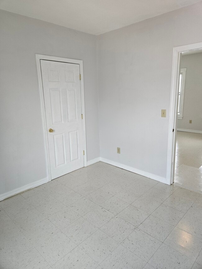 Building Photo - 56 Laval St