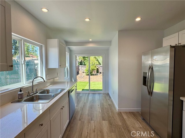 Primary Photo - 13845 Moorpark St