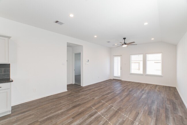 Foto del edificio - 24314 Pebble Cres Ln