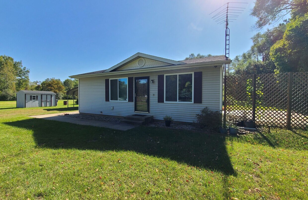 Primary Photo - Two Bedroom One Bath House in Benton Harbor