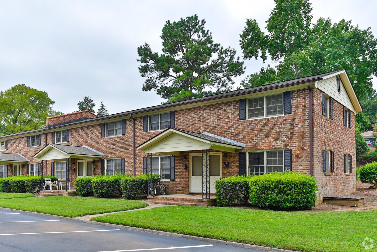 612 Hillsborough Apartments in Chapel Hill, NC